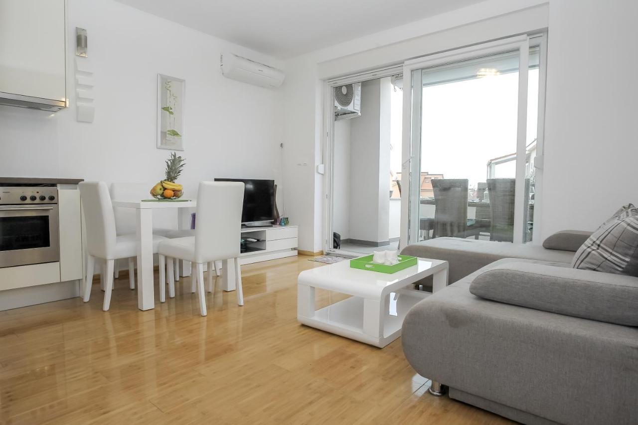 Apartments Tomana ノヴァリャ エクステリア 写真