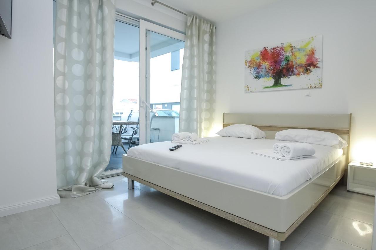 Apartments Tomana ノヴァリャ エクステリア 写真