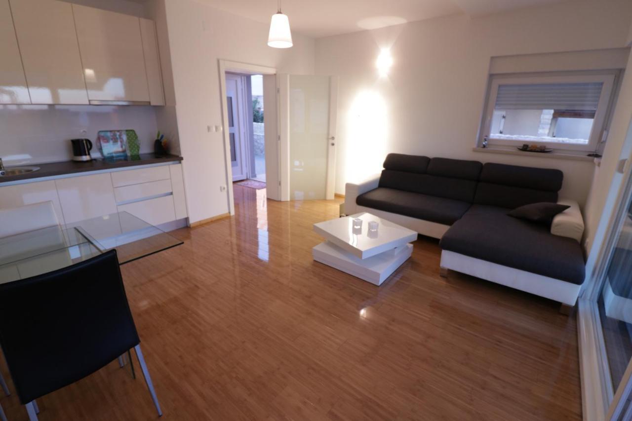 Apartments Tomana ノヴァリャ エクステリア 写真