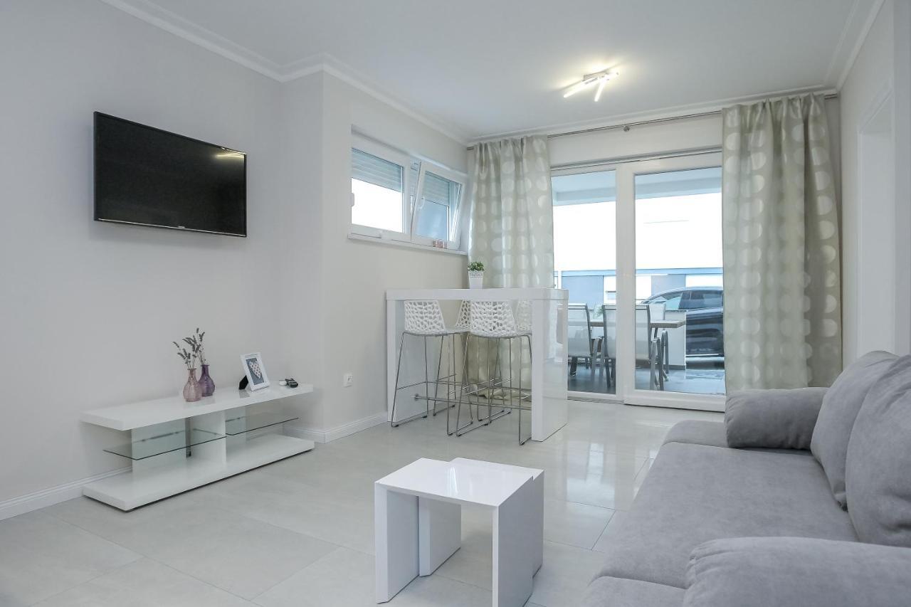 Apartments Tomana ノヴァリャ エクステリア 写真